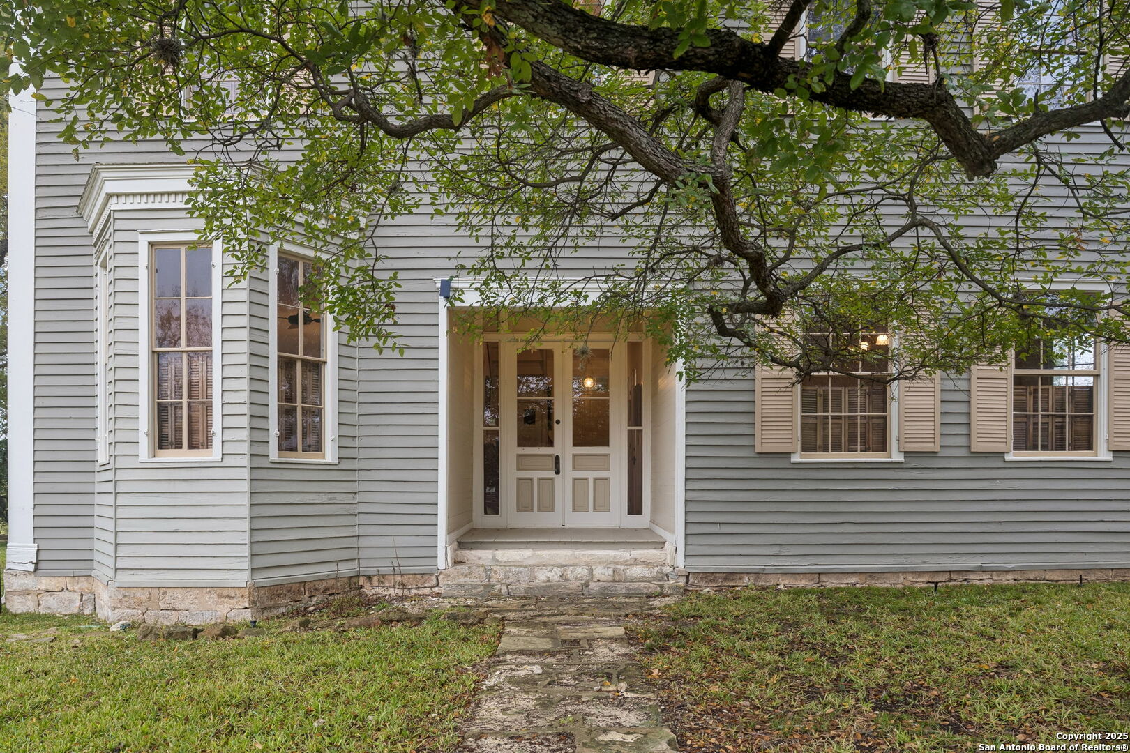 276 E Coll