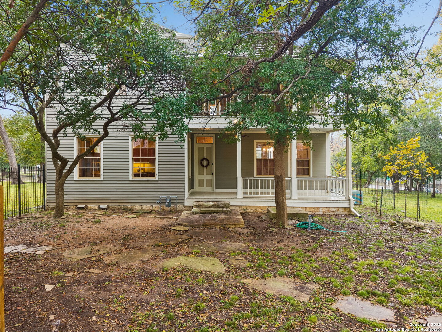 276 E Coll
