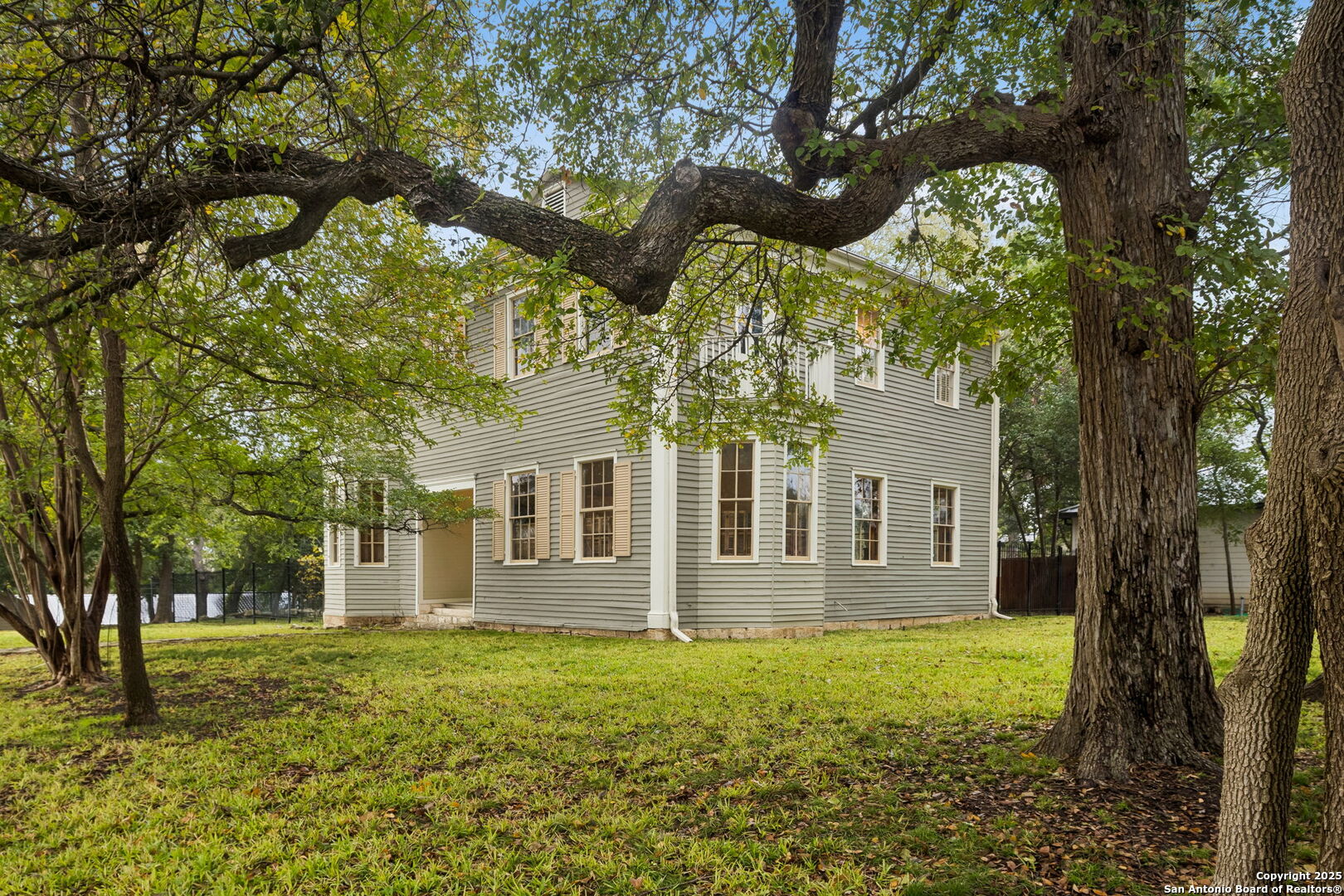 276 E Coll
