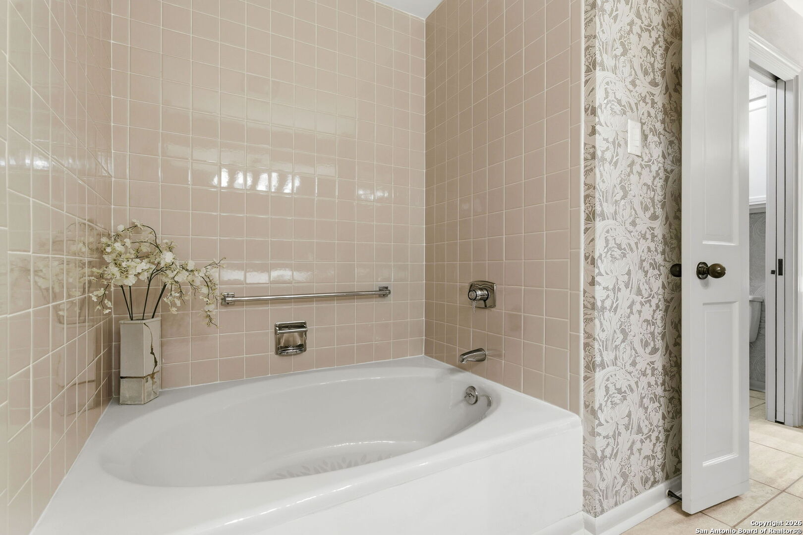 4001 N. New Braunfels APT 1206A