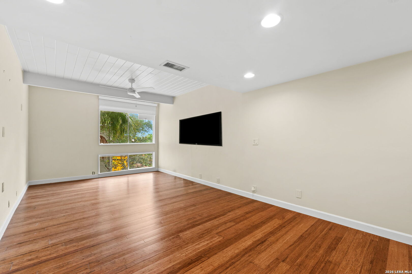 3102 EISENHAUER RD C26