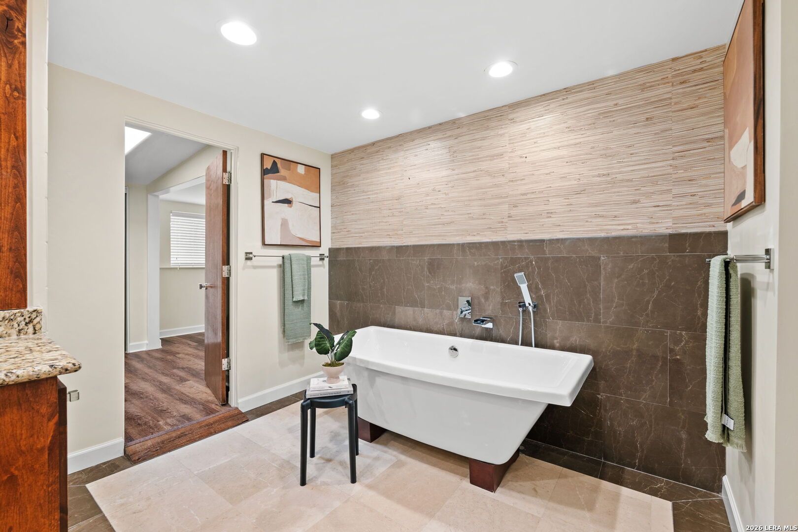 3102 EISENHAUER RD C26