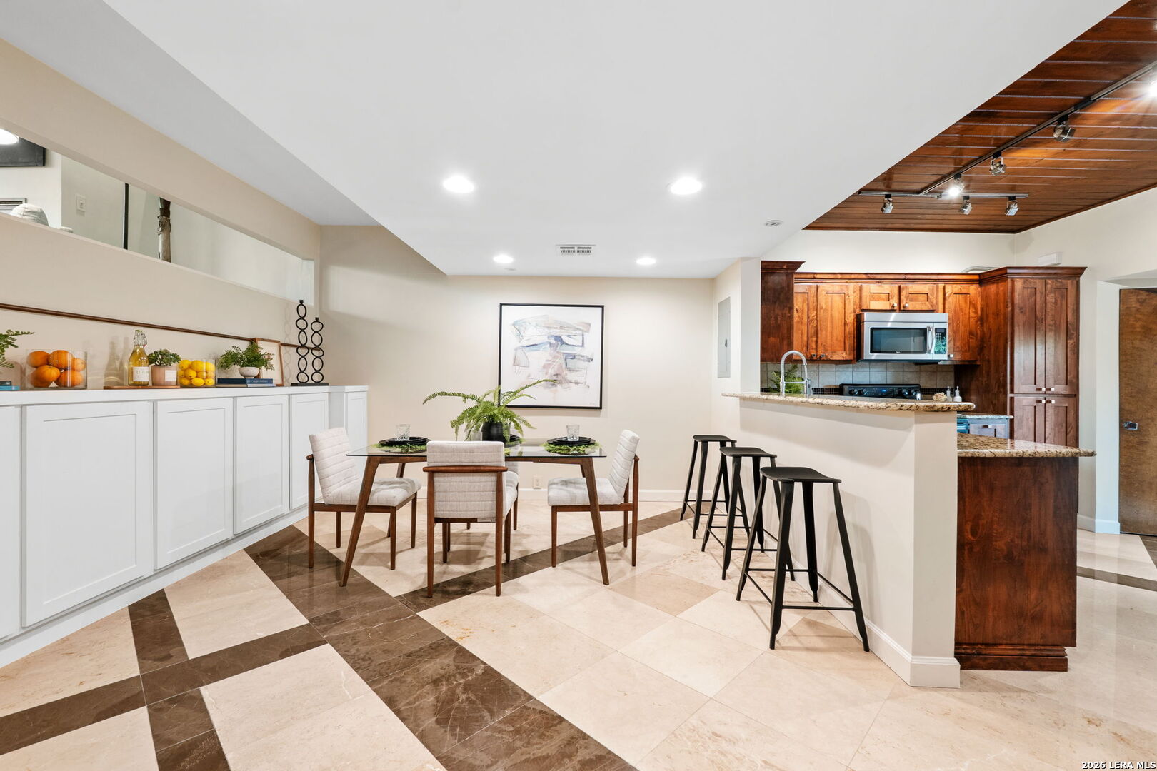 3102 EISENHAUER RD C26