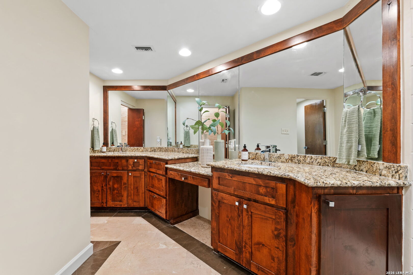 3102 EISENHAUER RD C26