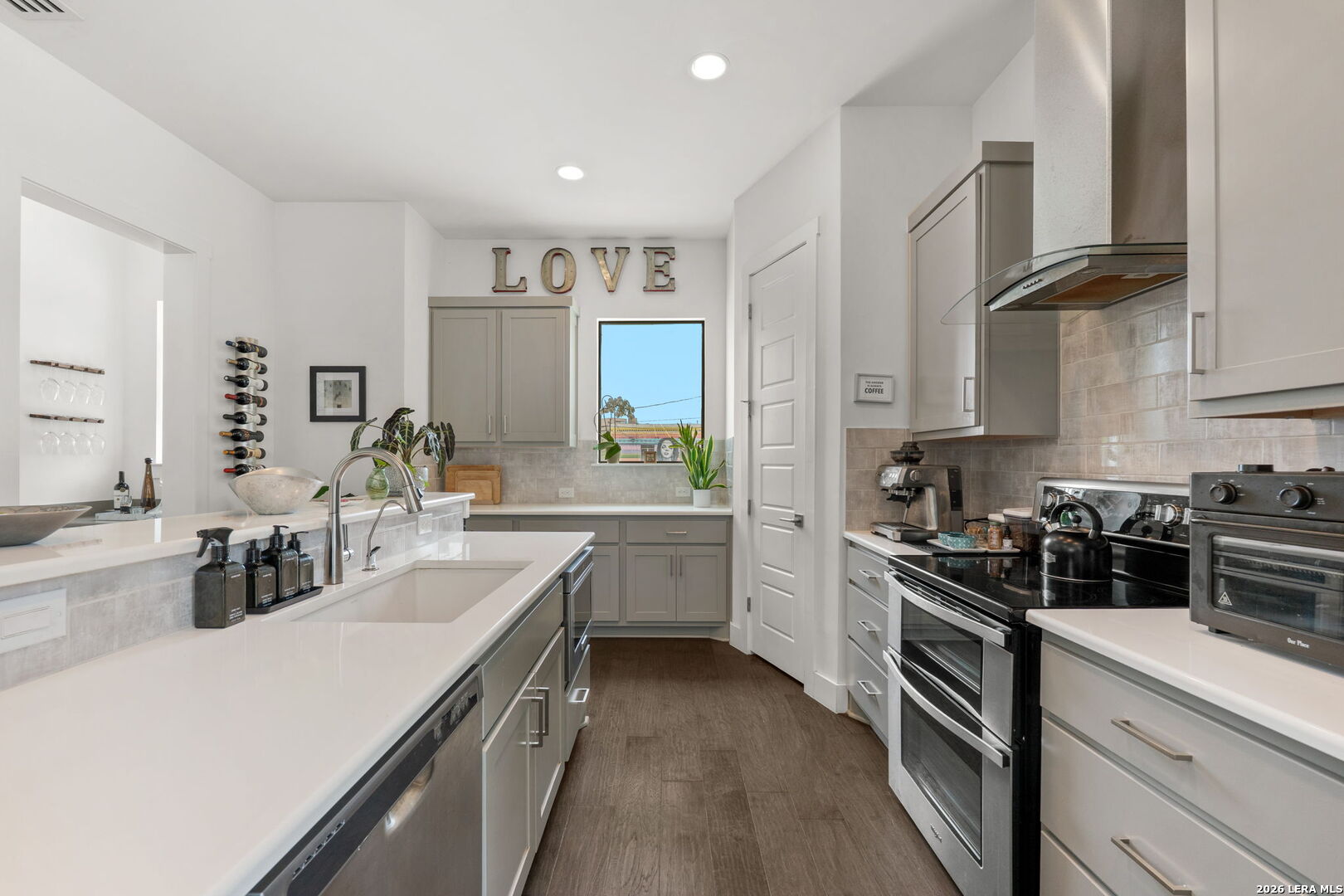 825 N Saint Marys St UNIT 301