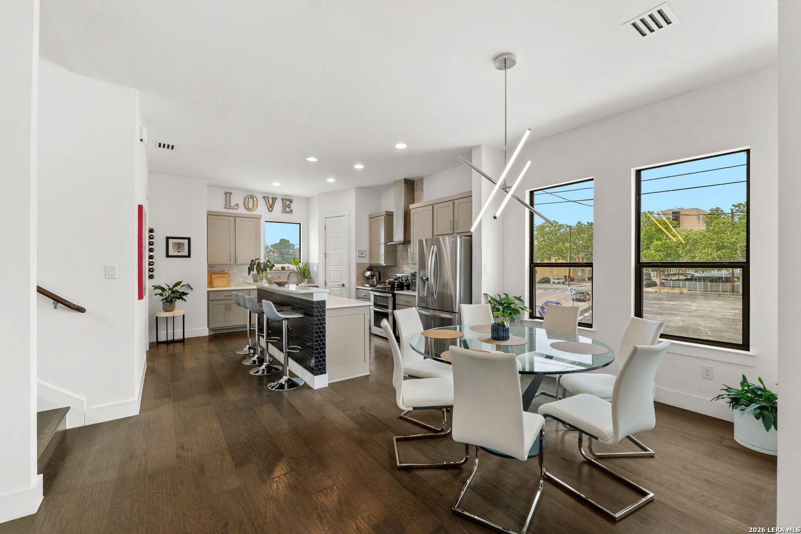 825 N Saint Marys St UNIT 301