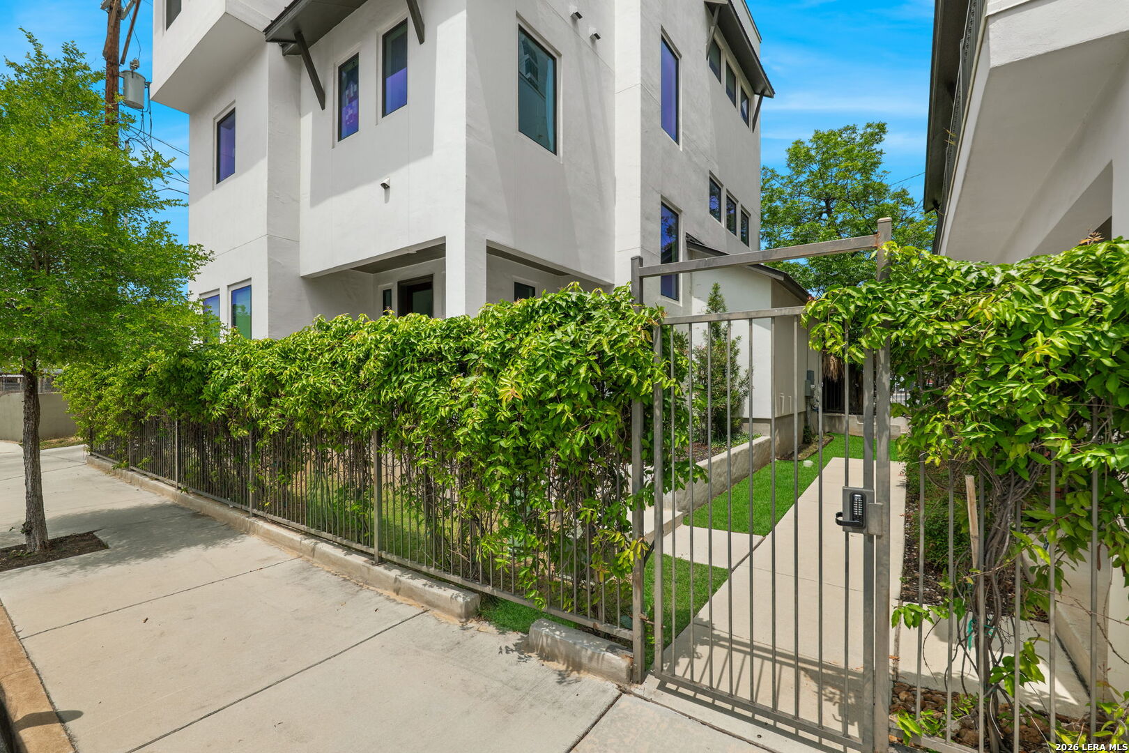 825 N Saint Marys St UNIT 301