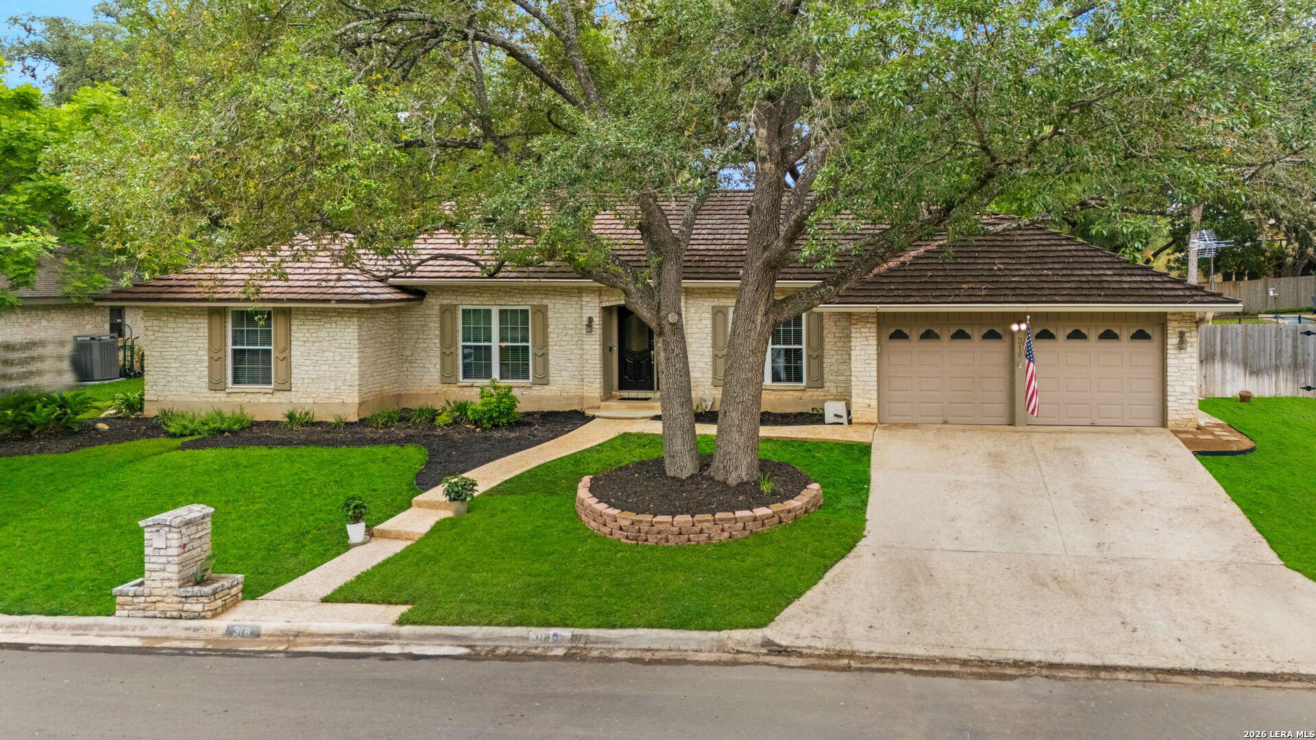 318 WHISPER WOOD LN