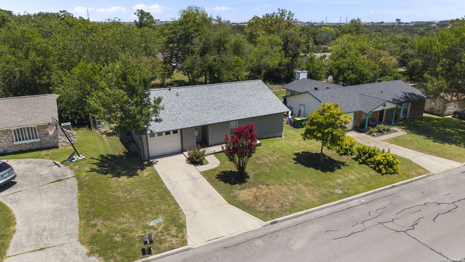 7613 LEAFY HOLLOW CT