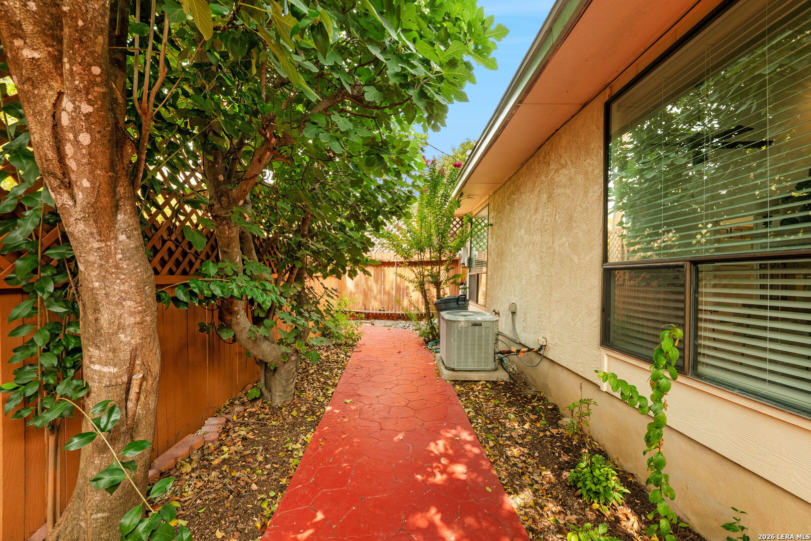 2902 Spring Bend