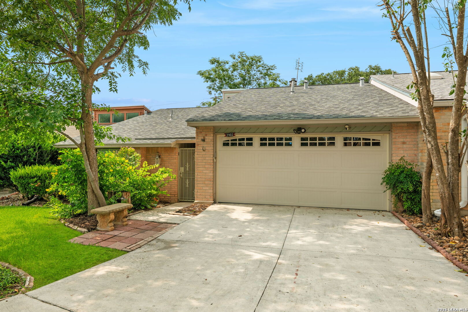 2902 Spring Bend