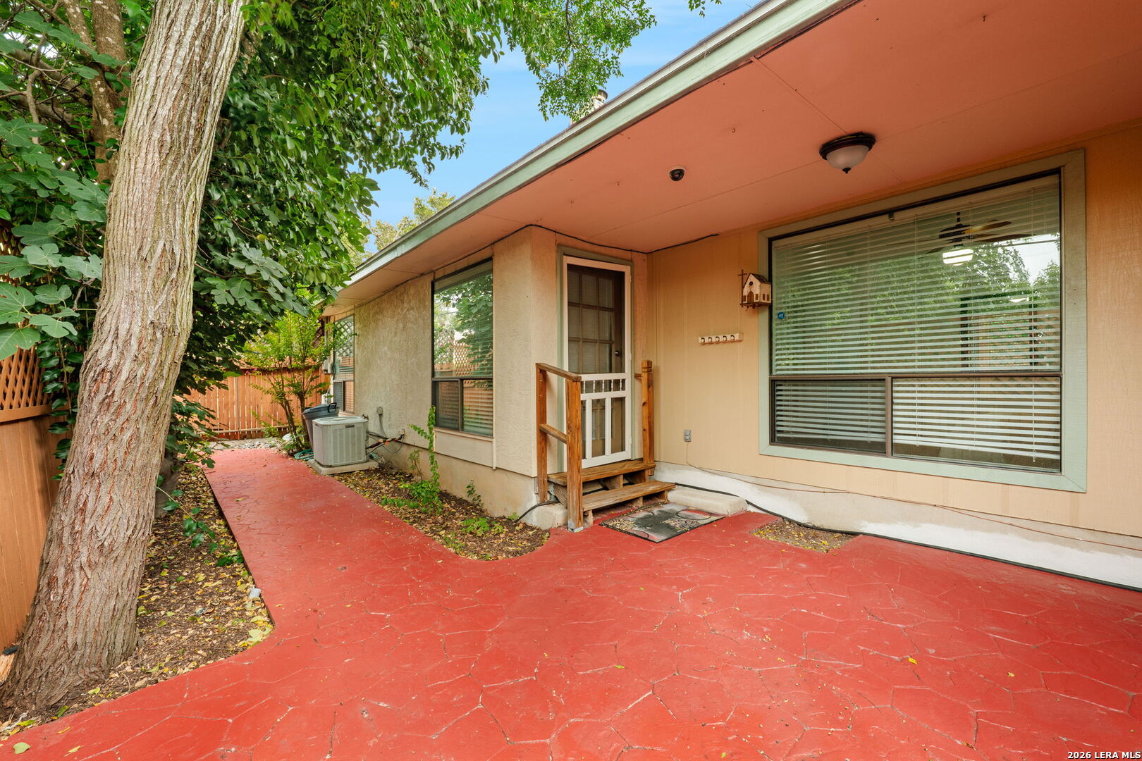 2902 Spring Bend