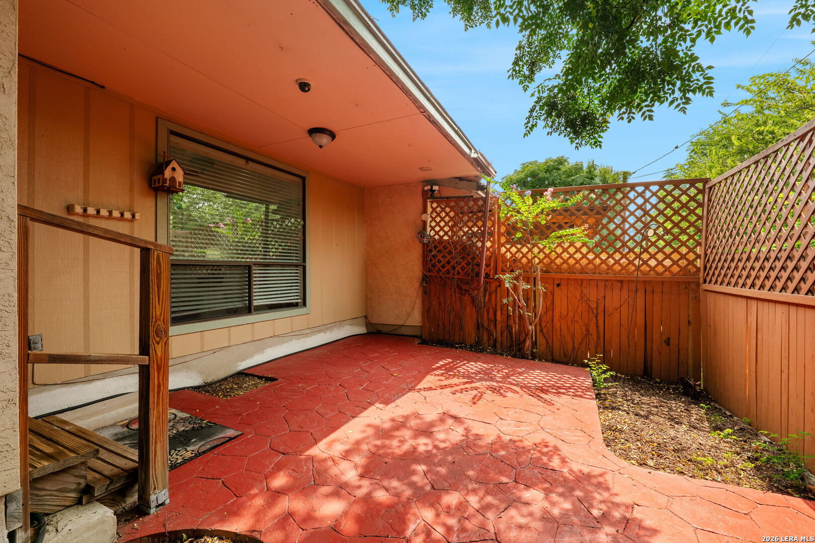 2902 Spring Bend