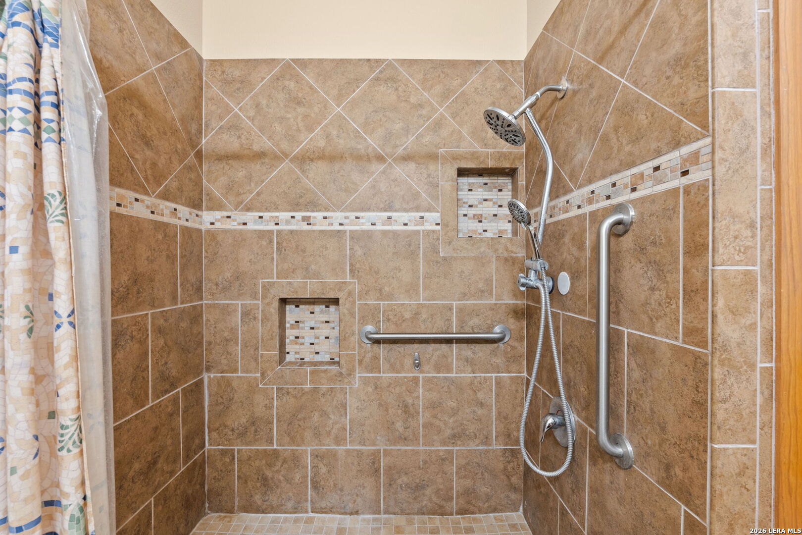 2902 Spring Bend