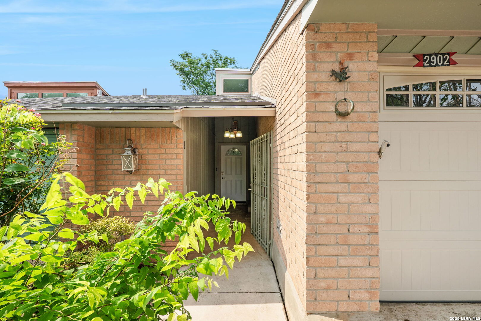 2902 Spring Bend