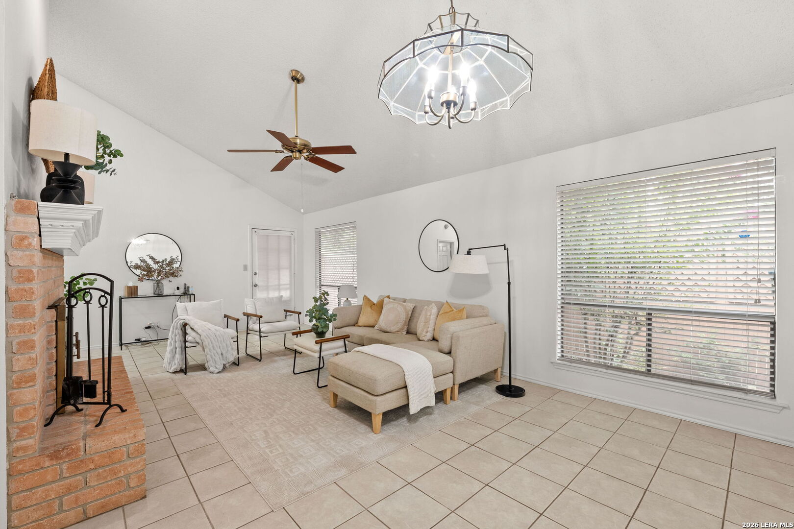 2902 Spring Bend