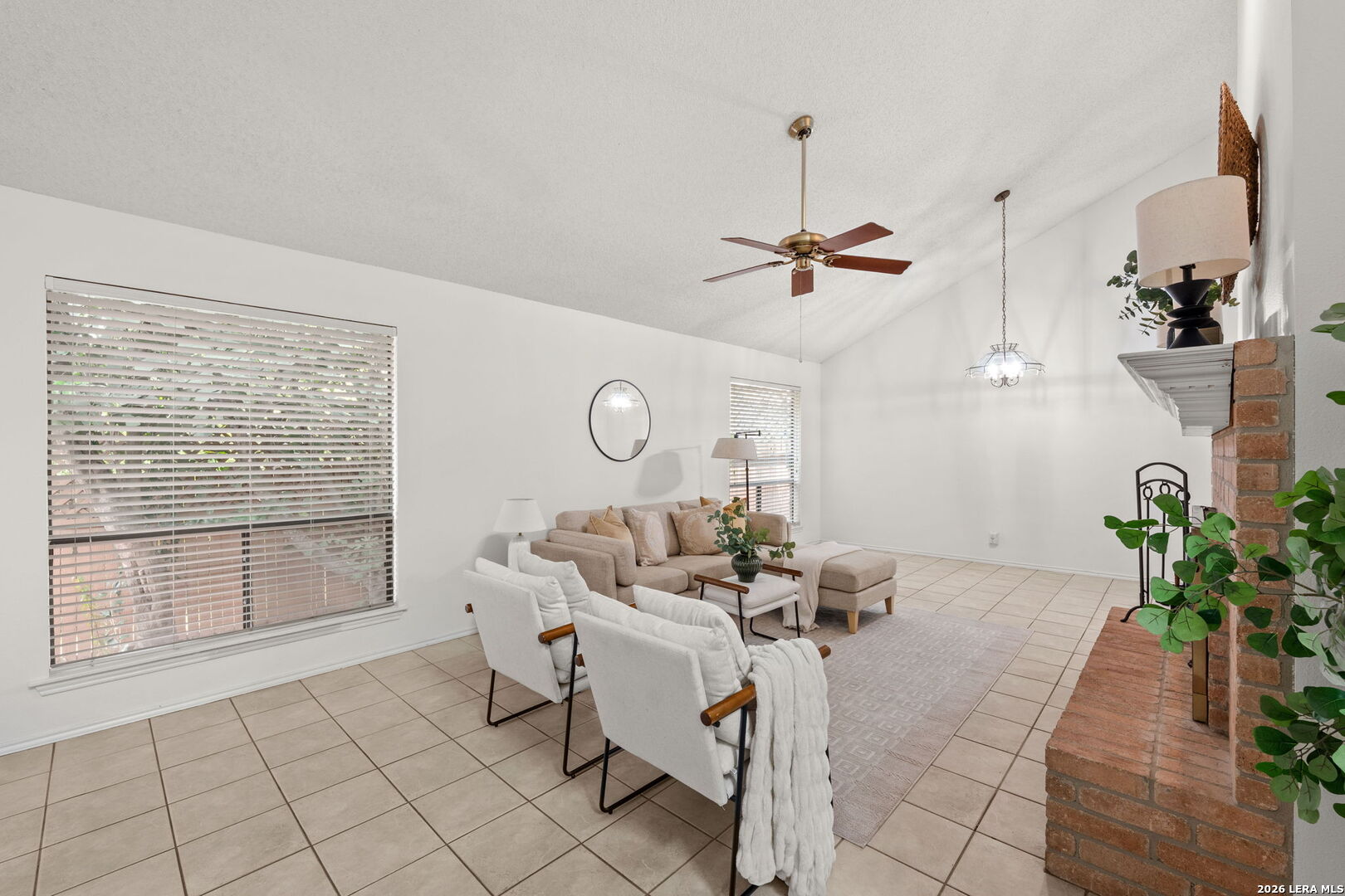 2902 Spring Bend