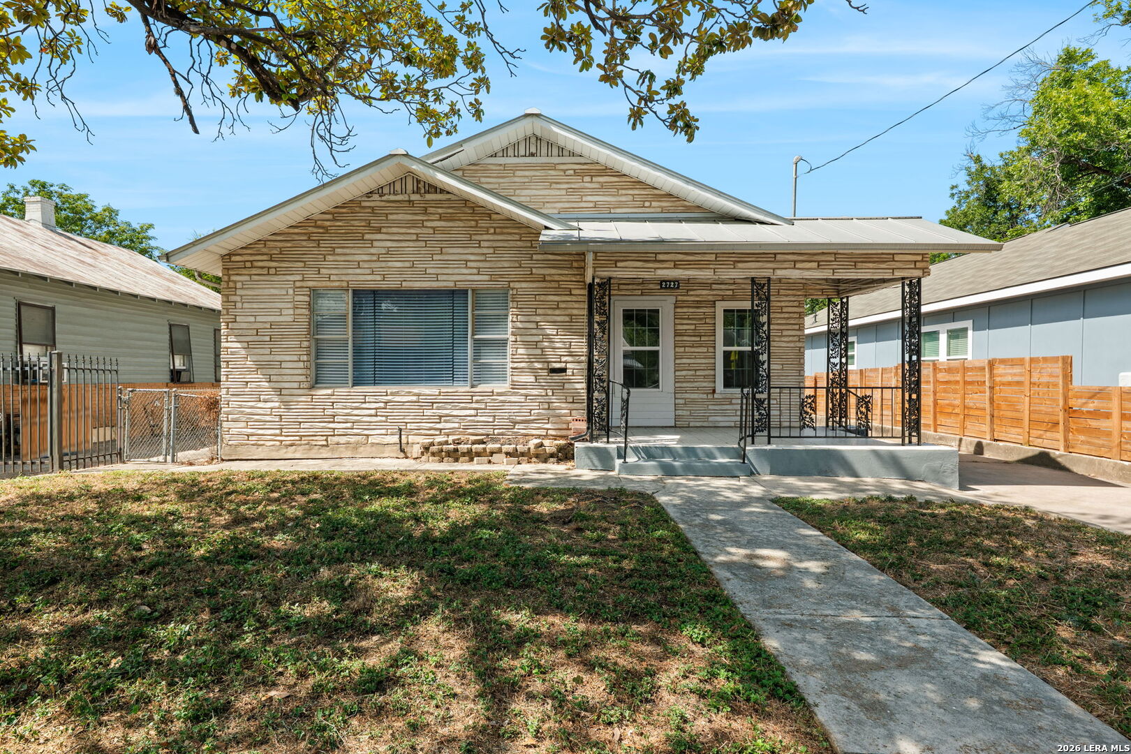 2727 E HOUSTON ST
