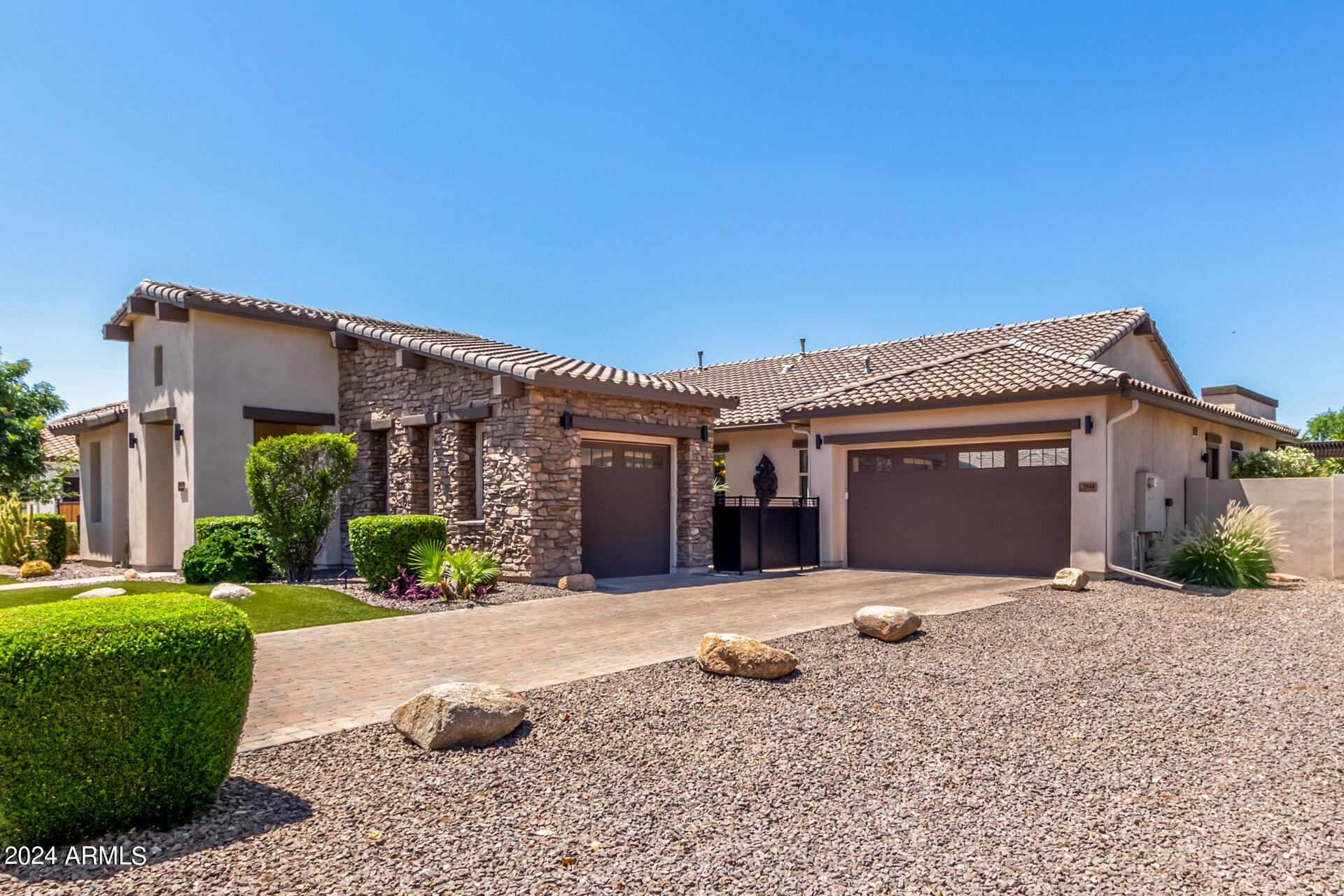 2944 E ORIOLE Drive