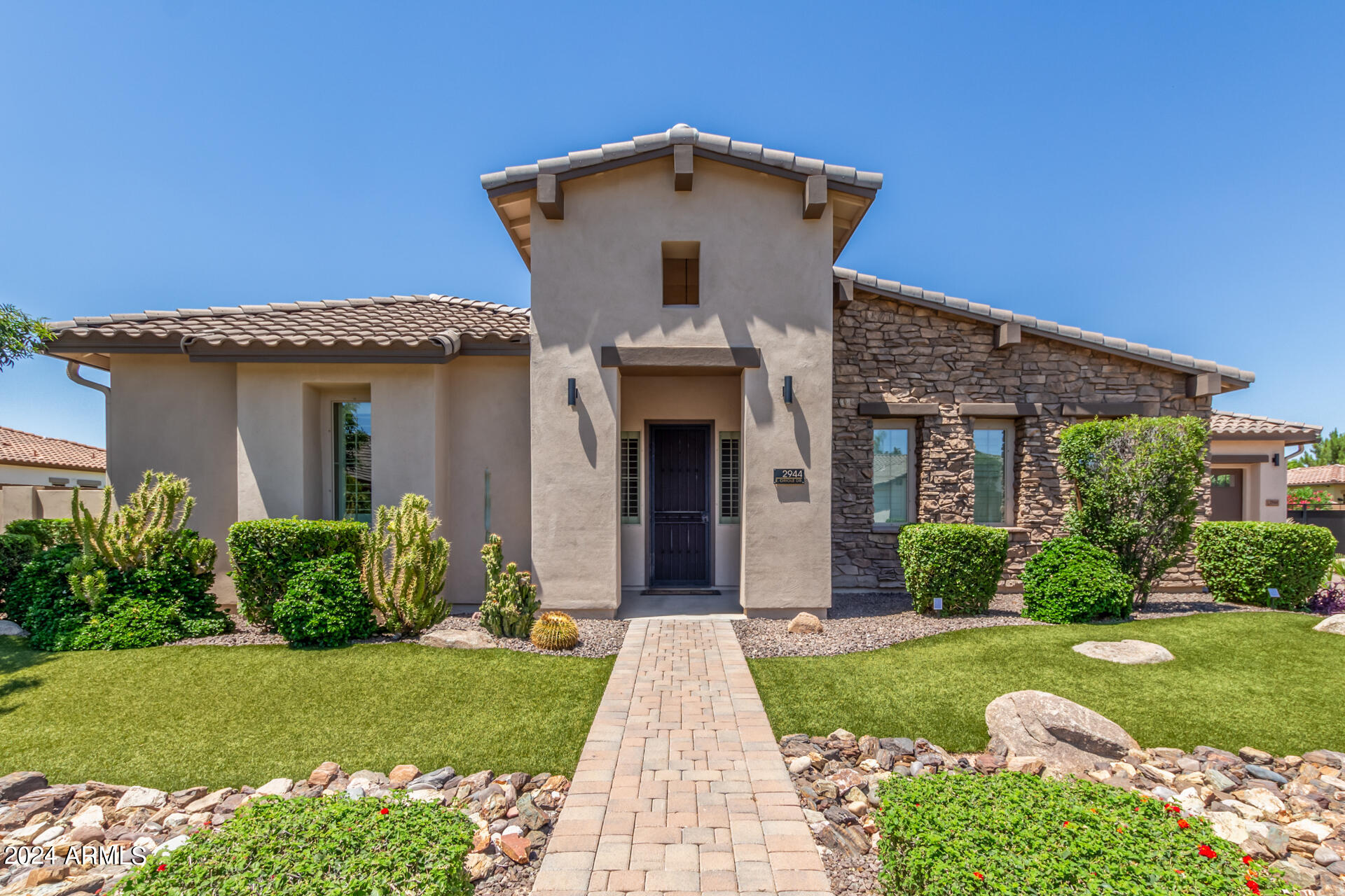2944 E ORIOLE Drive