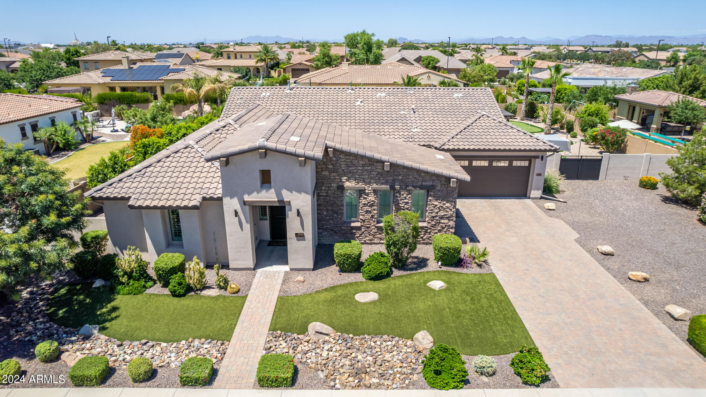 2944 E ORIOLE Drive