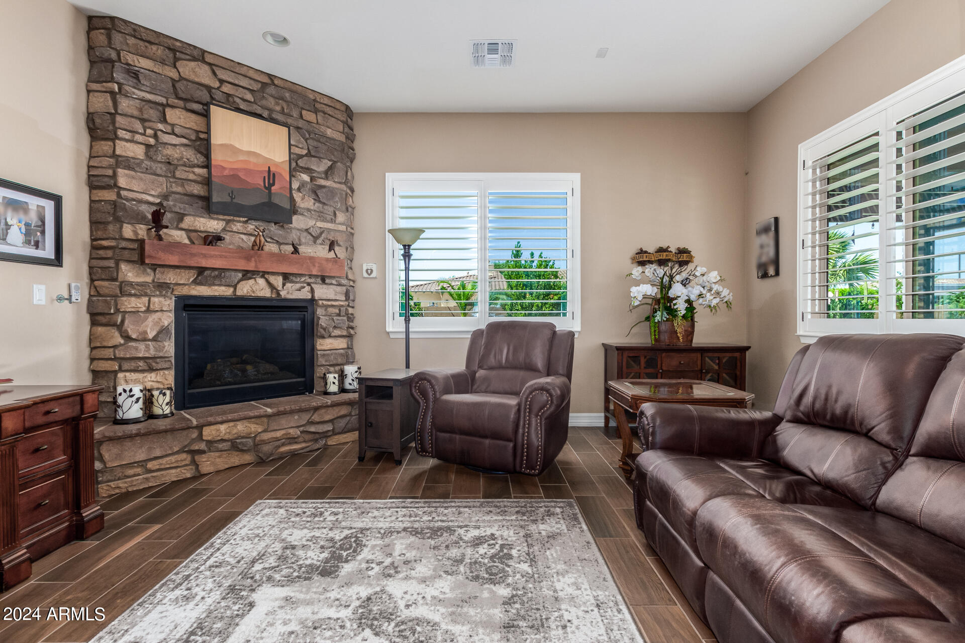 2944 E ORIOLE Drive