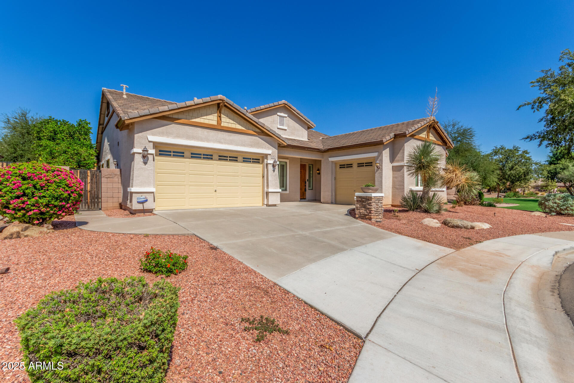 1654 E GRAND CANYON Drive