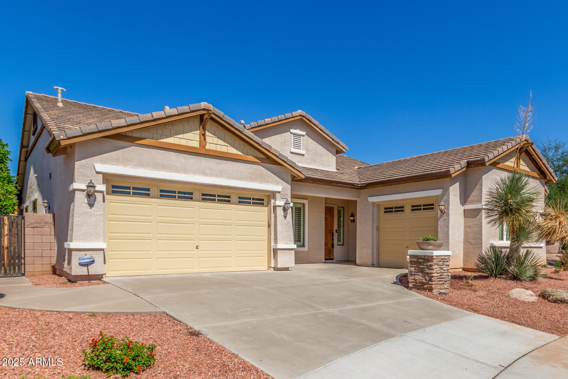 1654 E GRAND CANYON Drive