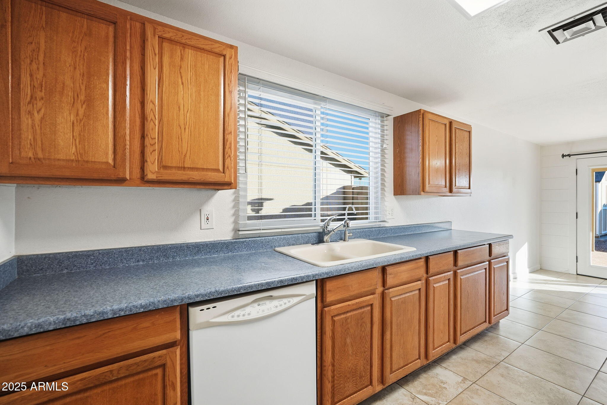 1513 W COLT Road