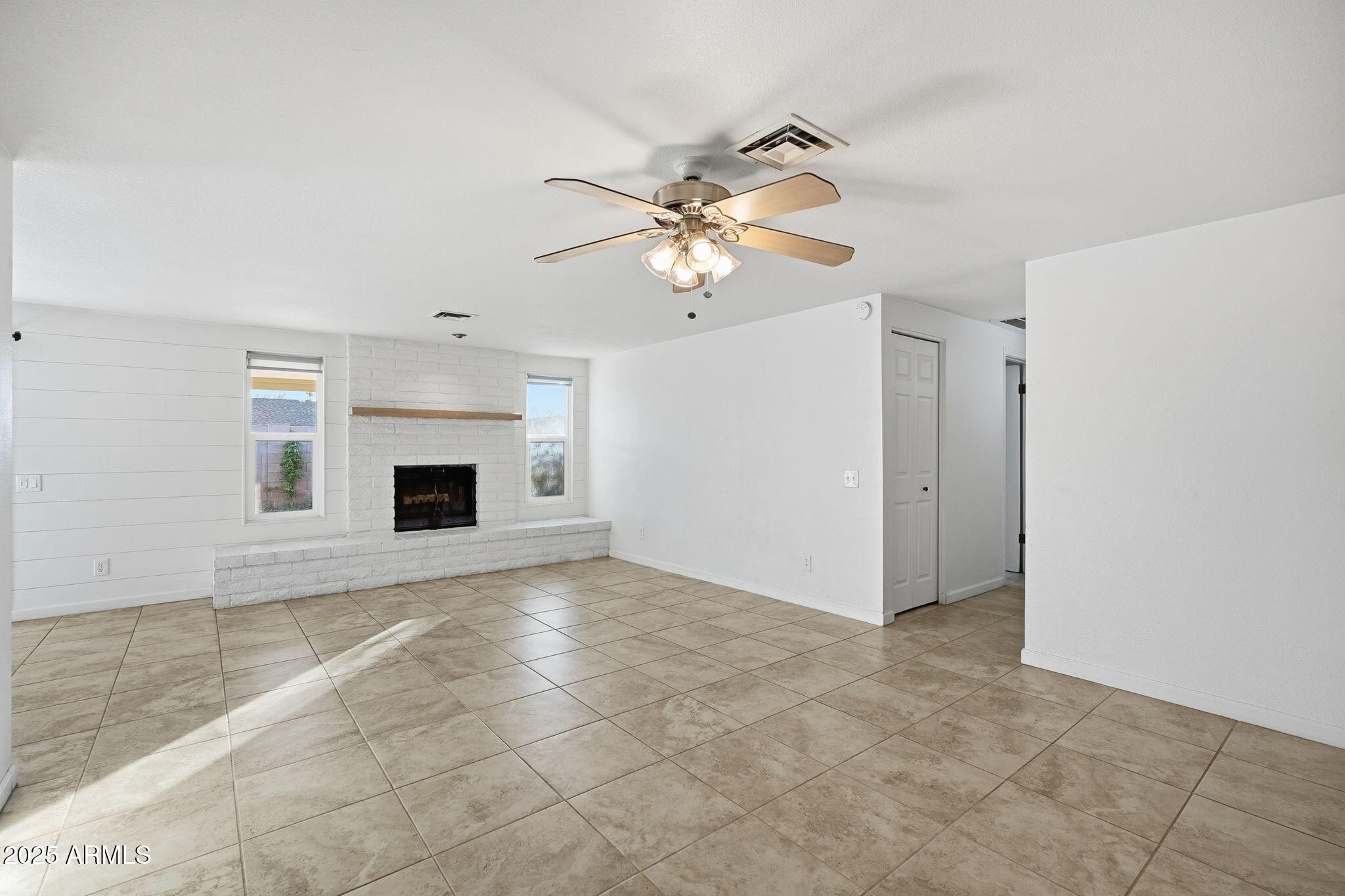 1513 W COLT Road