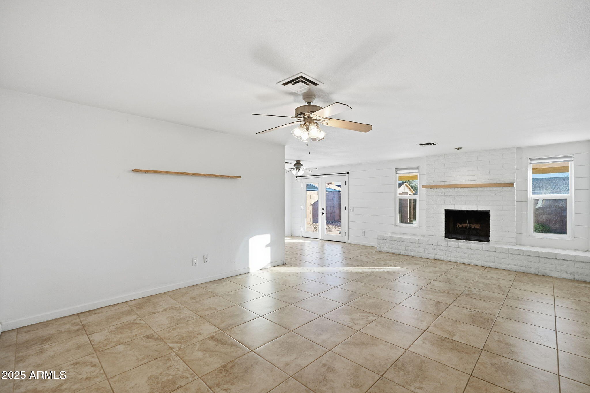 1513 W COLT Road