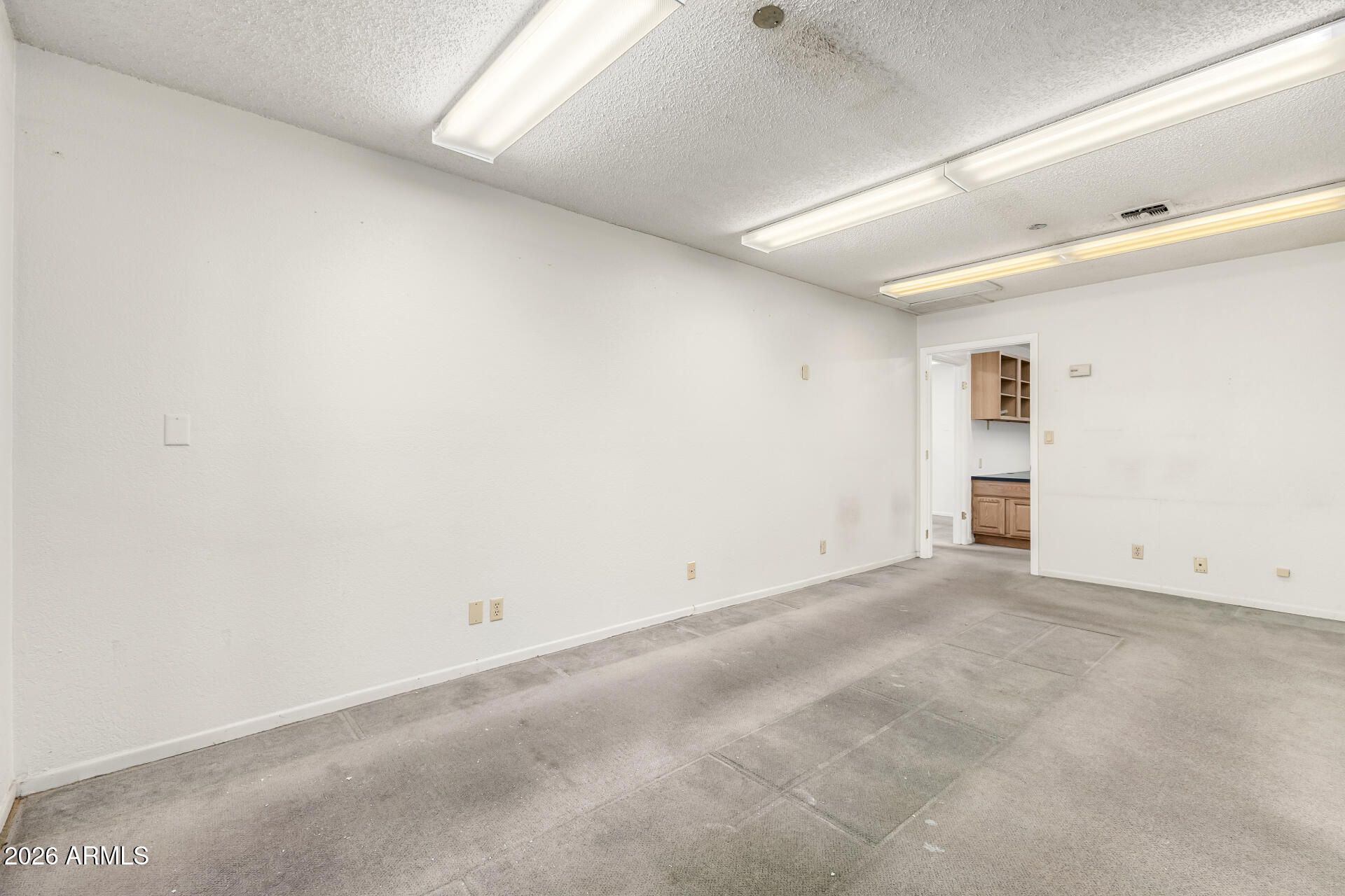 1907 E BROADWAY Road