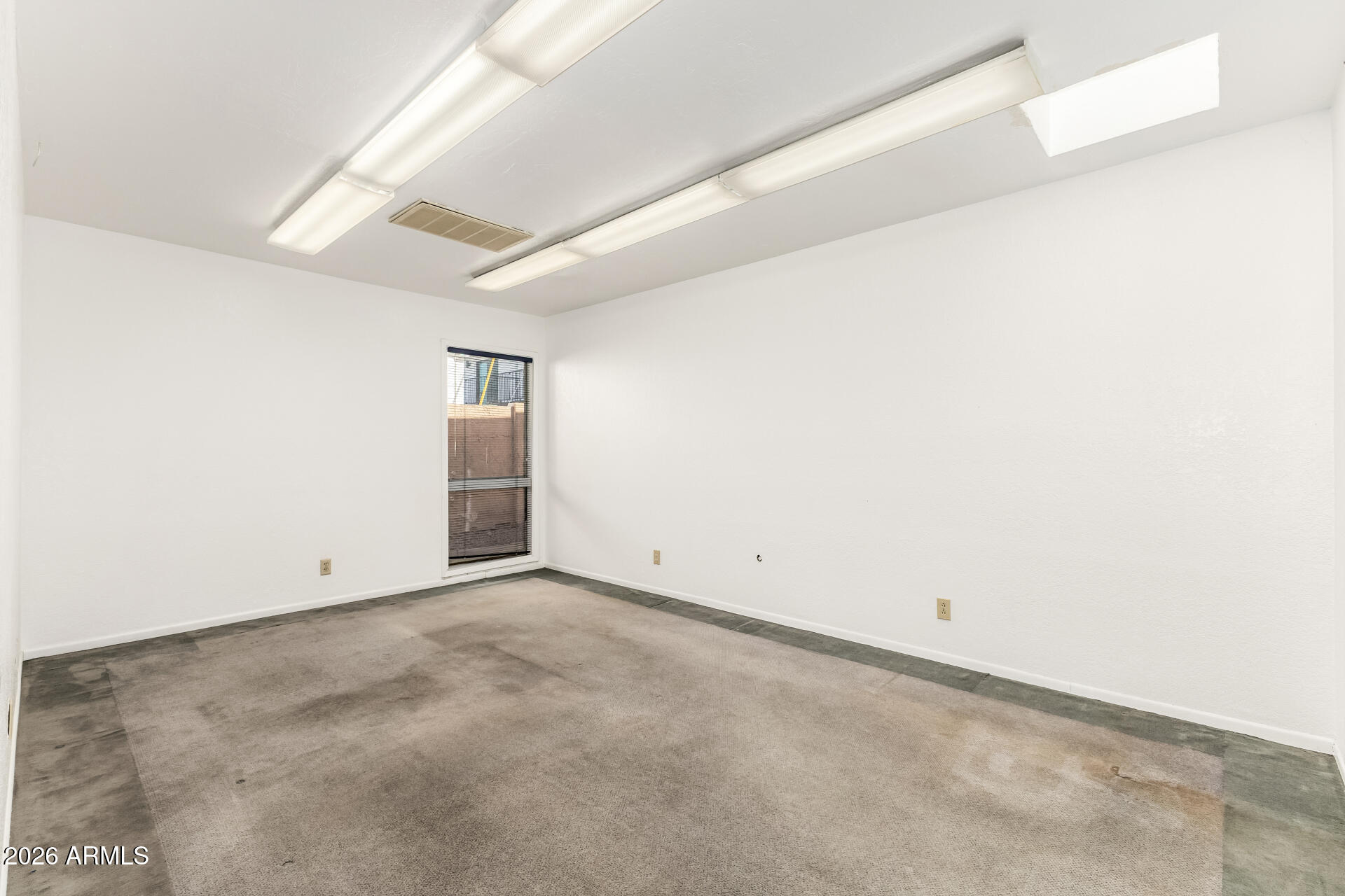 1907 E BROADWAY Road