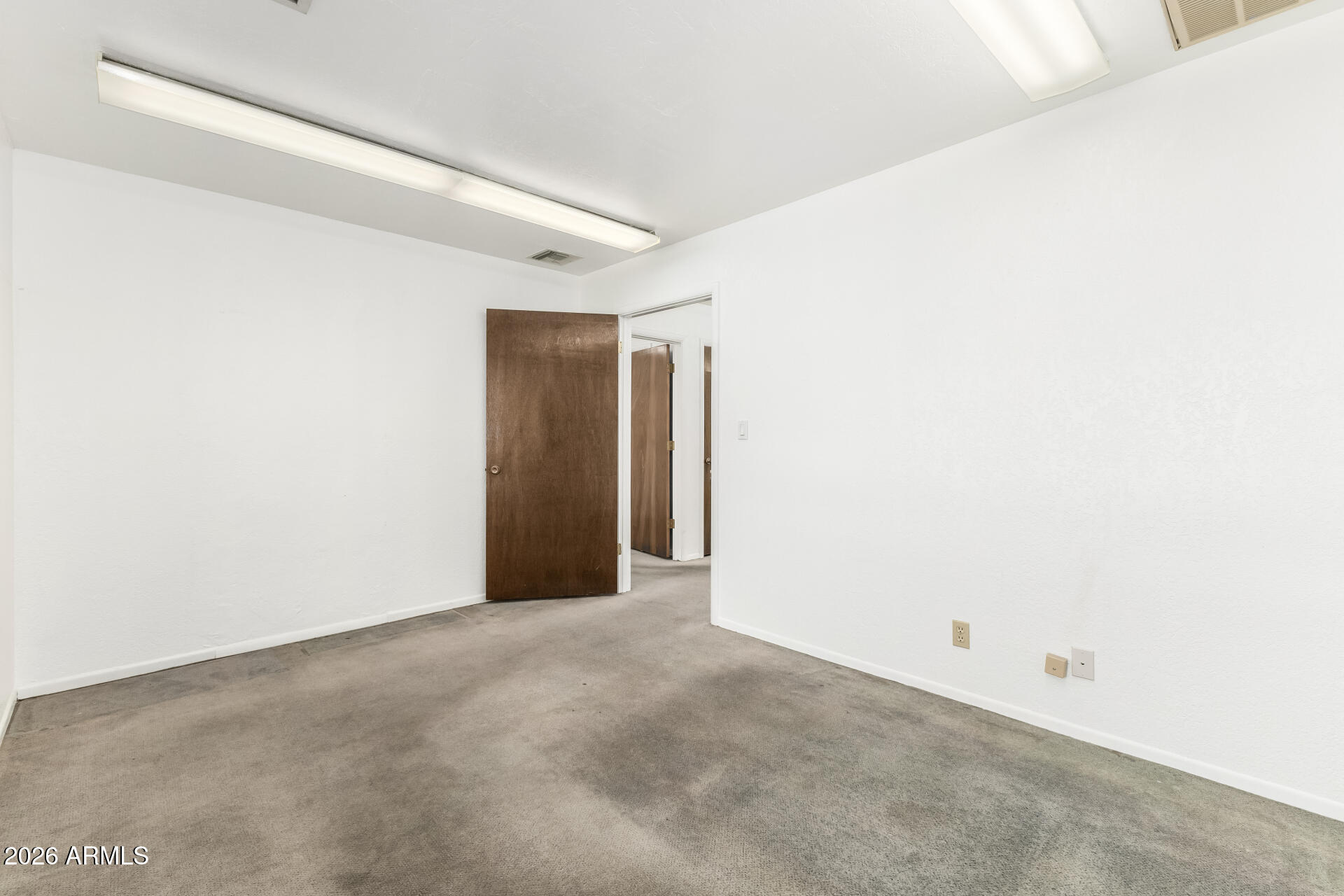 1907 E BROADWAY Road