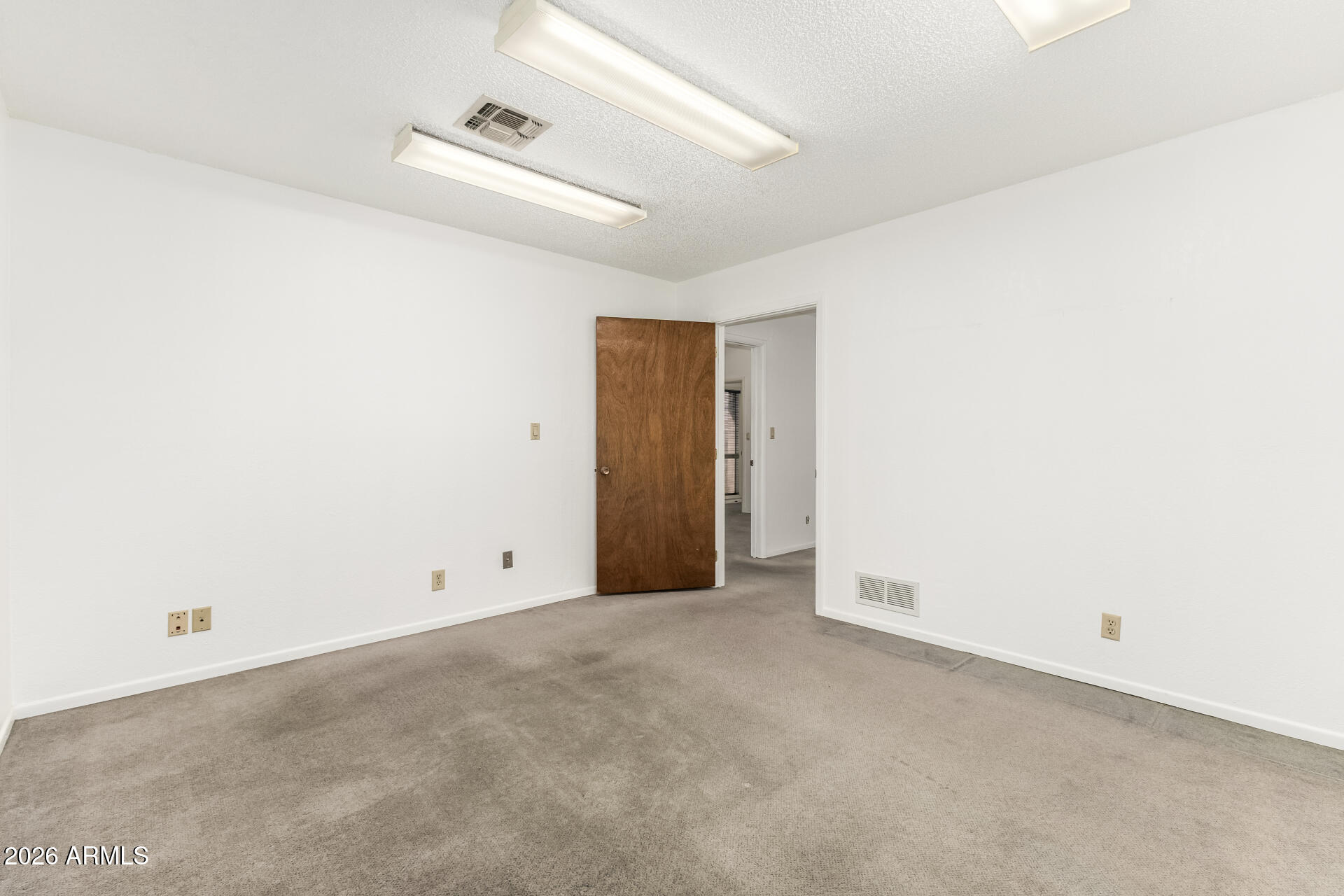 1907 E BROADWAY Road