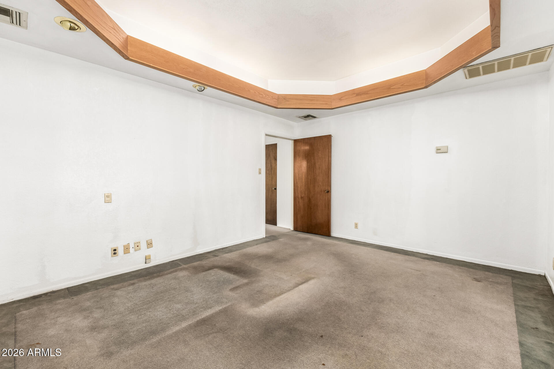 1907 E BROADWAY Road
