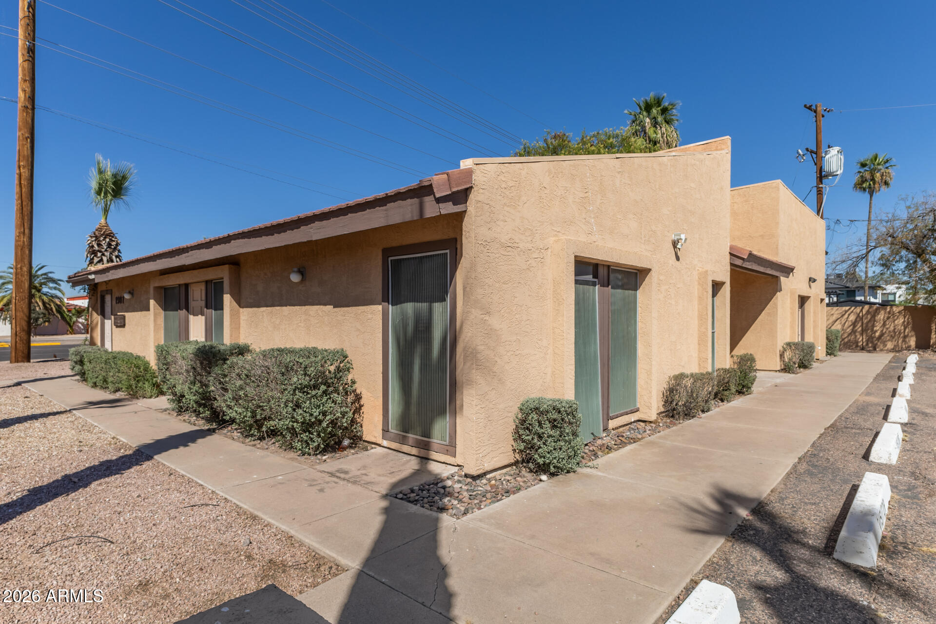 1907 E BROADWAY Road