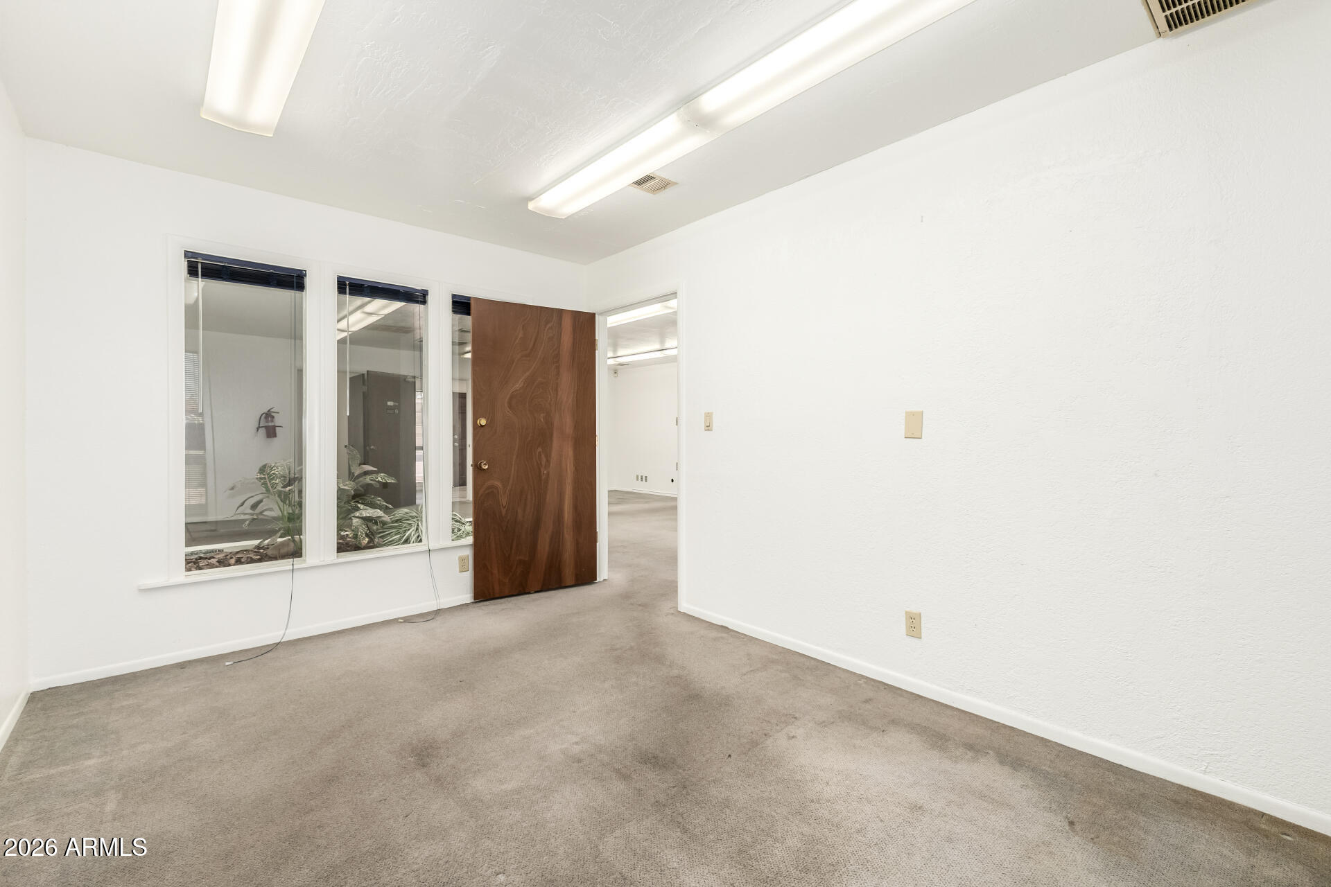 1907 E BROADWAY Road