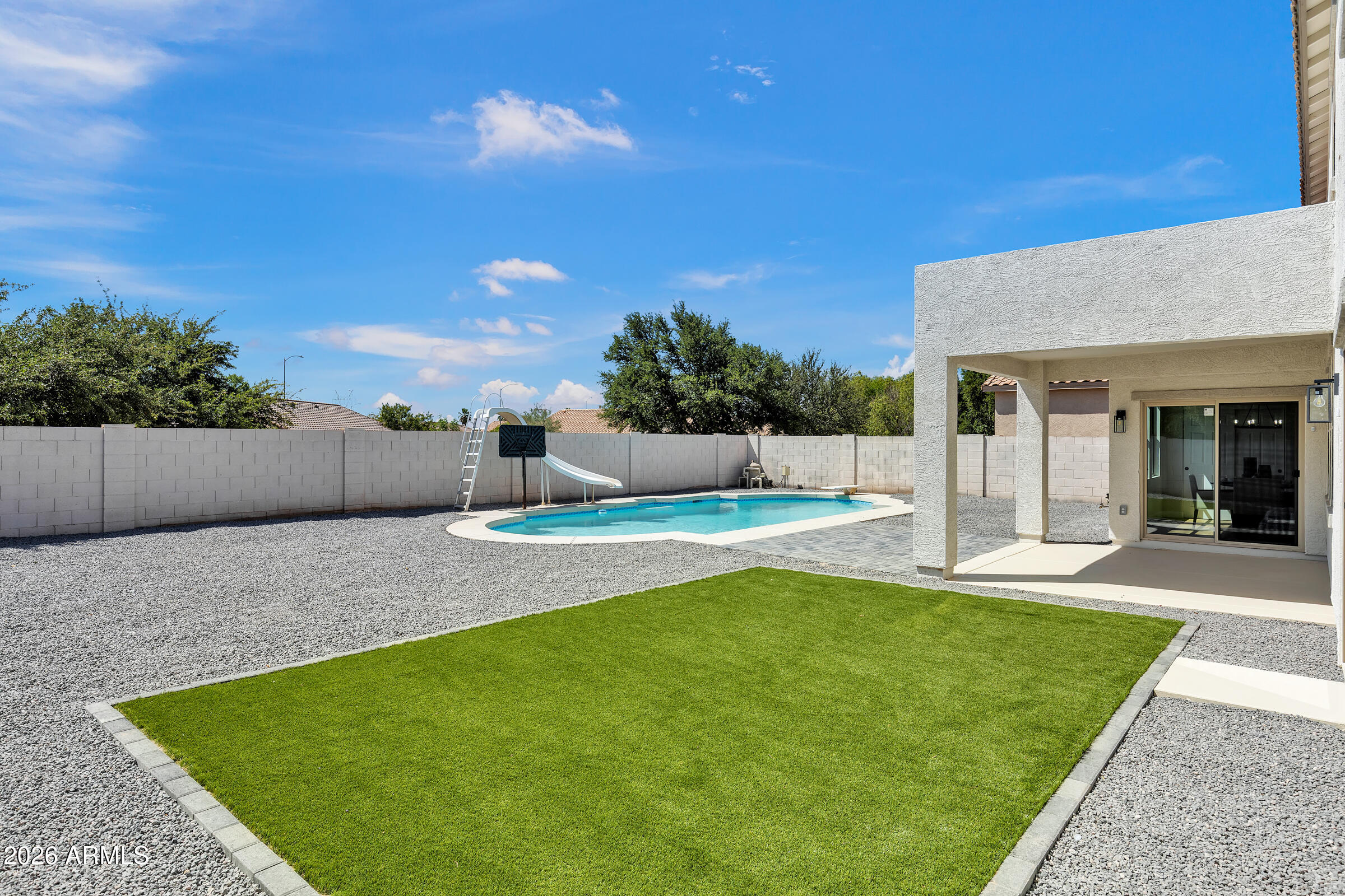 3854 S CALDERON