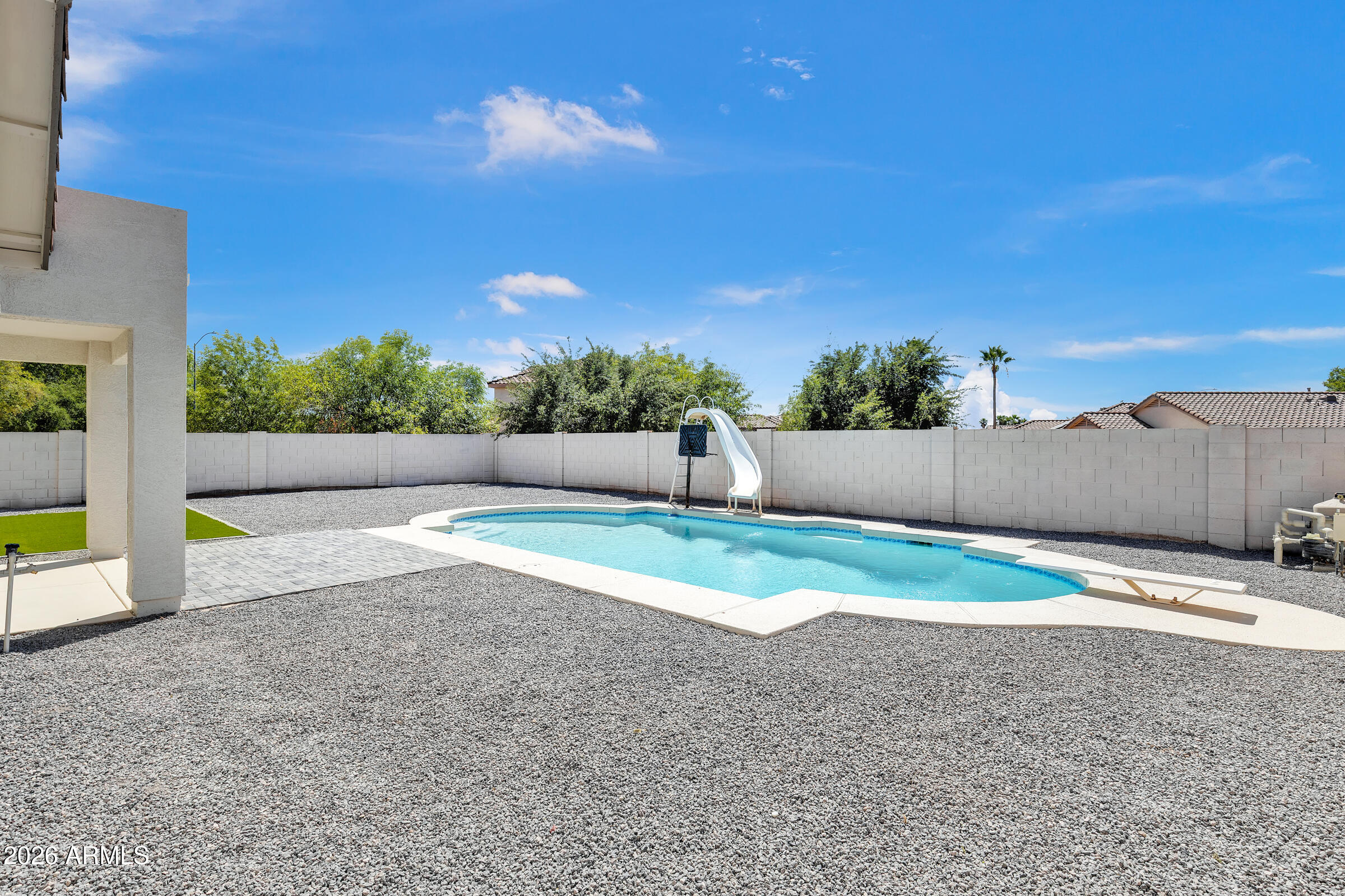 3854 S CALDERON