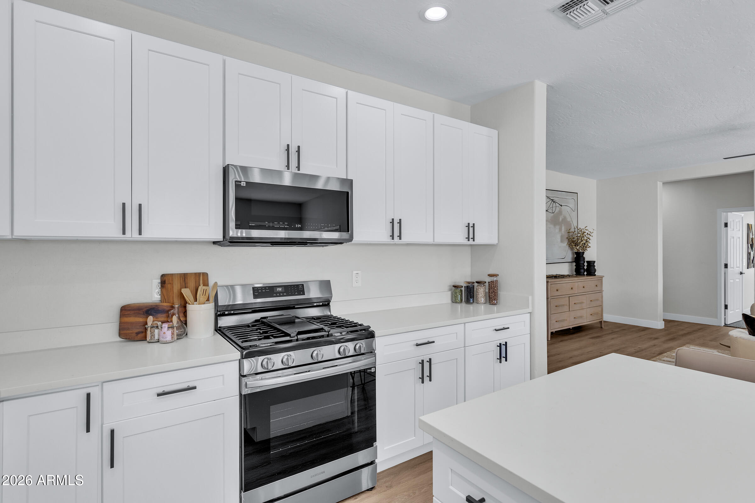 3854 S CALDERON