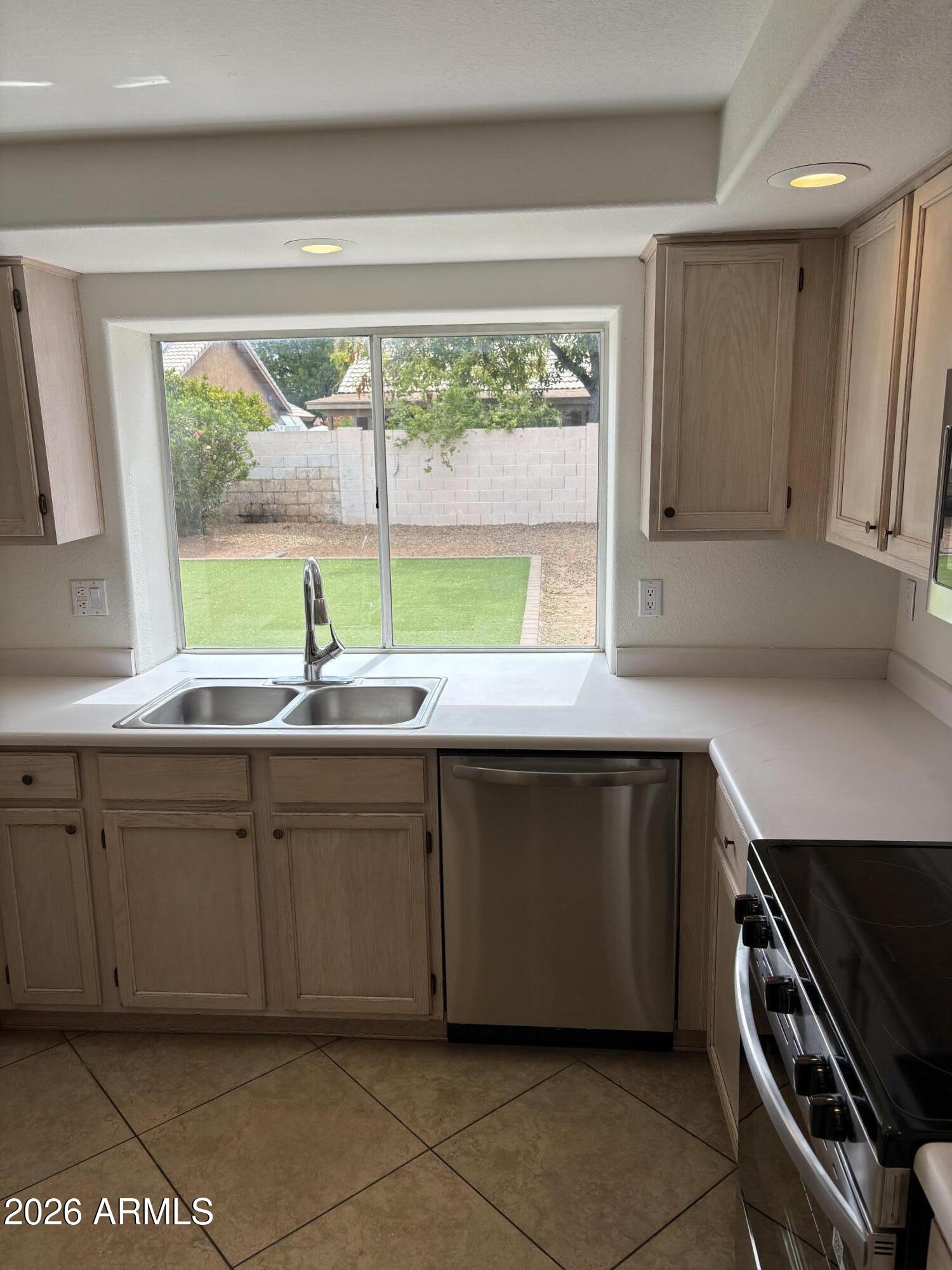 3800 W LINDA Lane