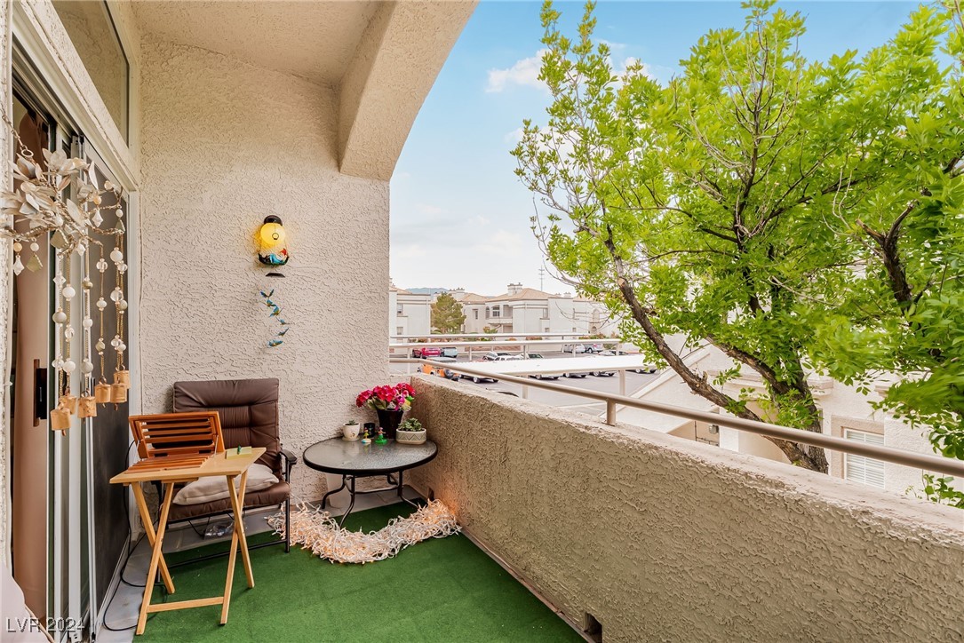 3125 North Buffalo Drive 2161