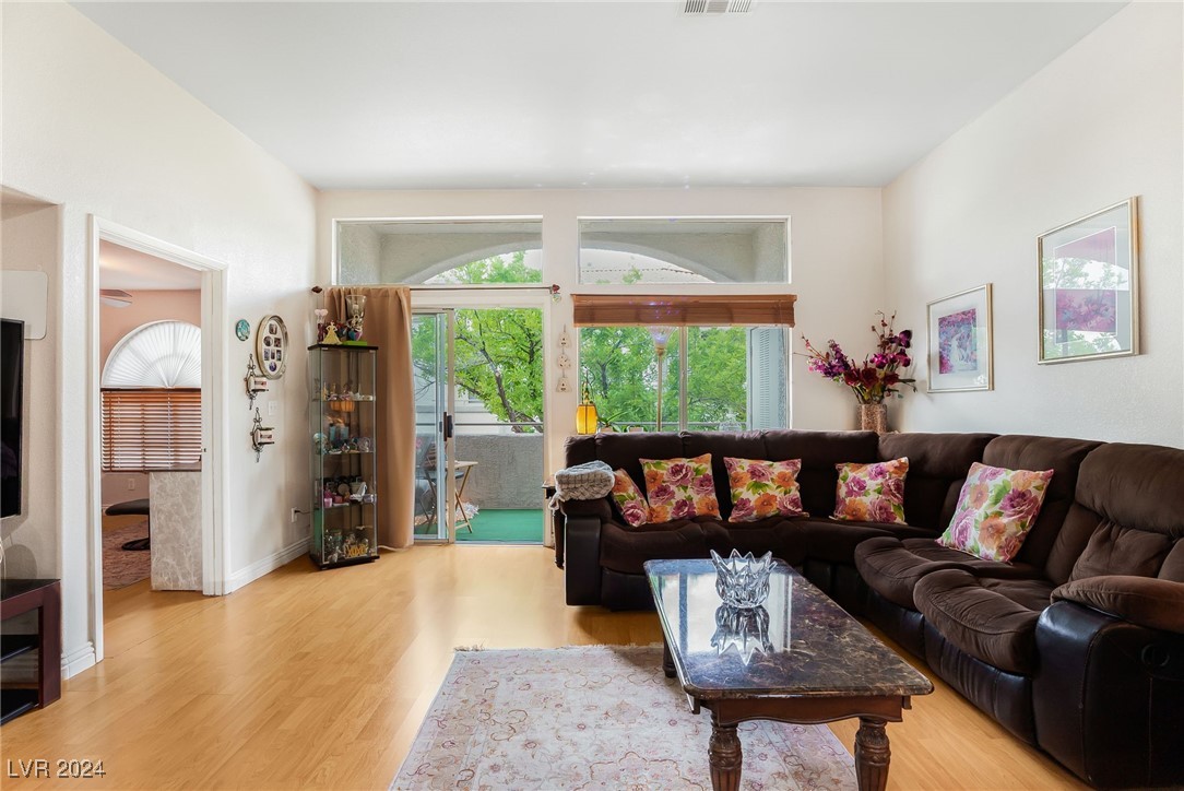 3125 North Buffalo Drive 2161