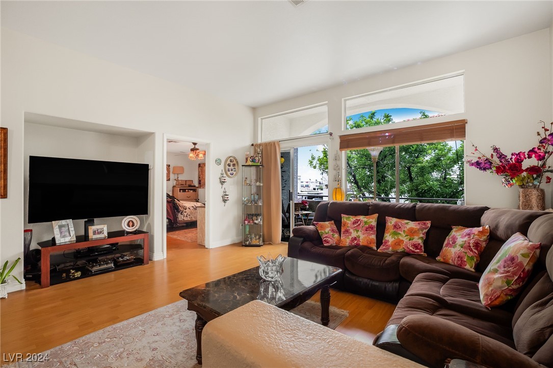 3125 North Buffalo Drive 2161