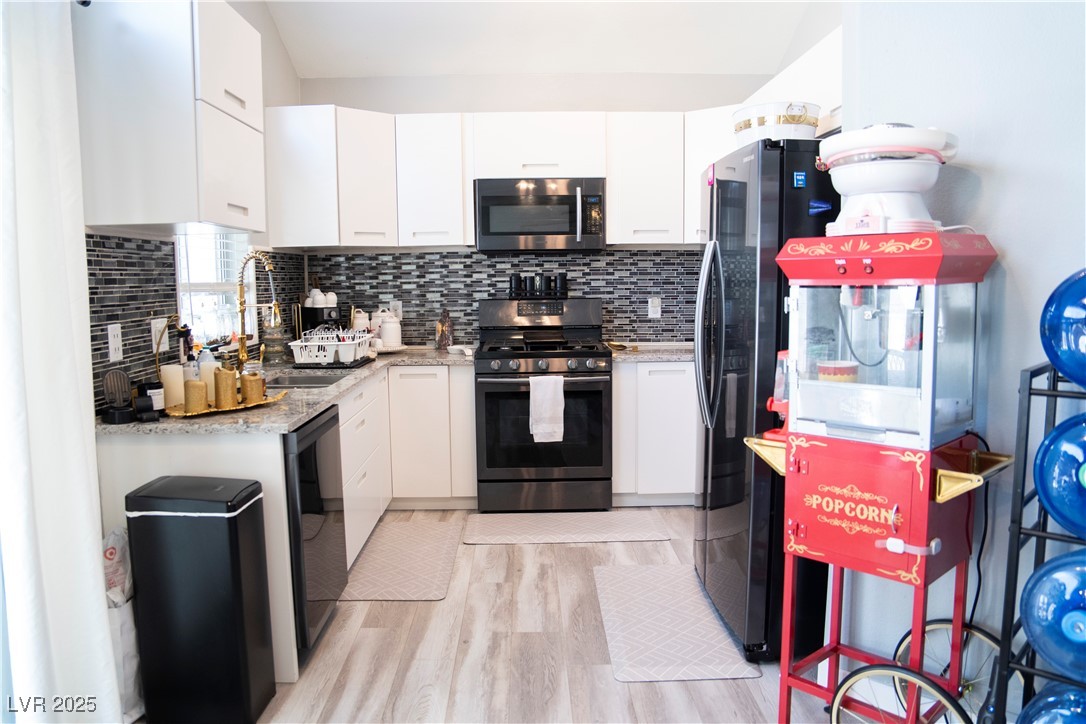 7233 Buglehorn Street