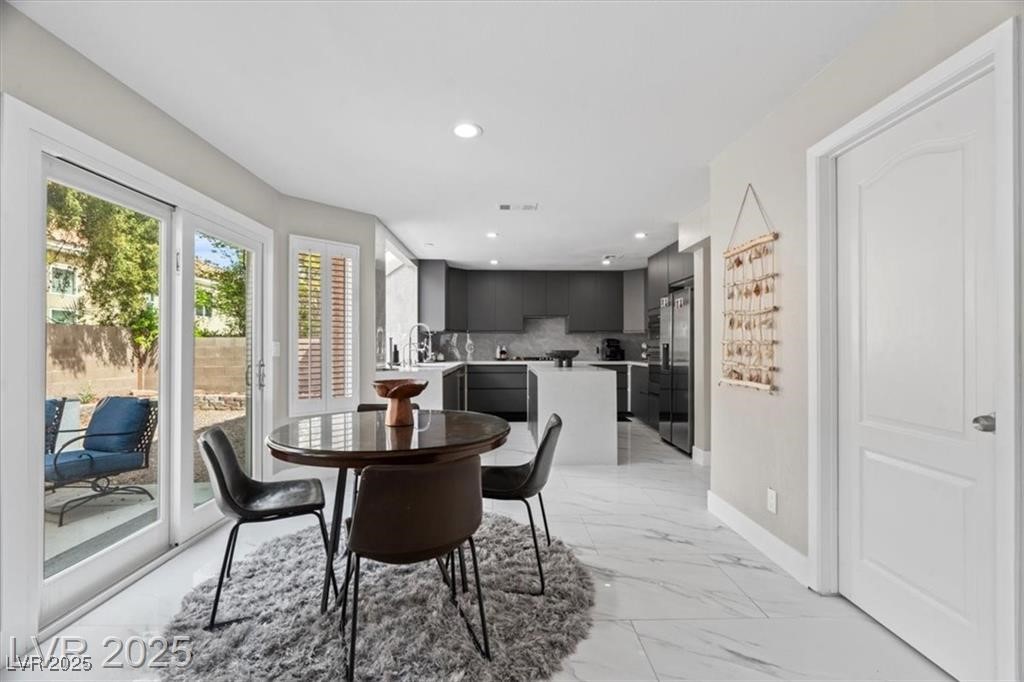 9416 Rolling Ridge Lane