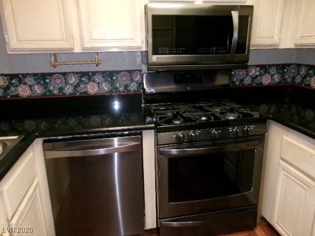 940 North Sloan Lane 201