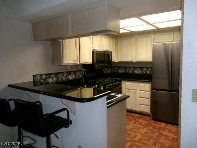 940 North Sloan Lane 201