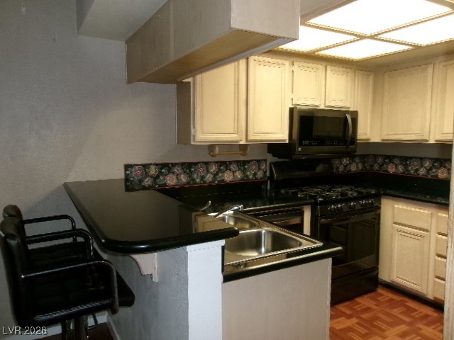 940 North Sloan Lane 201